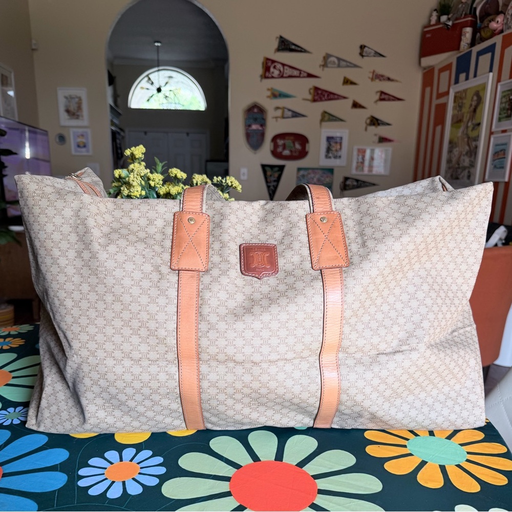 CELINE DUFFLE BAG IN VERY GOOD VINTAGE CONDITION. - Picture 2 of 13